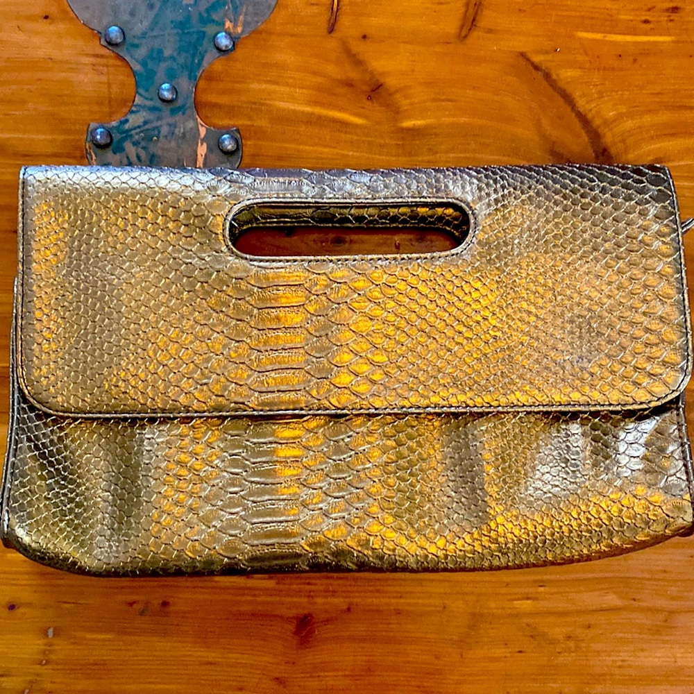 Bronze clutch